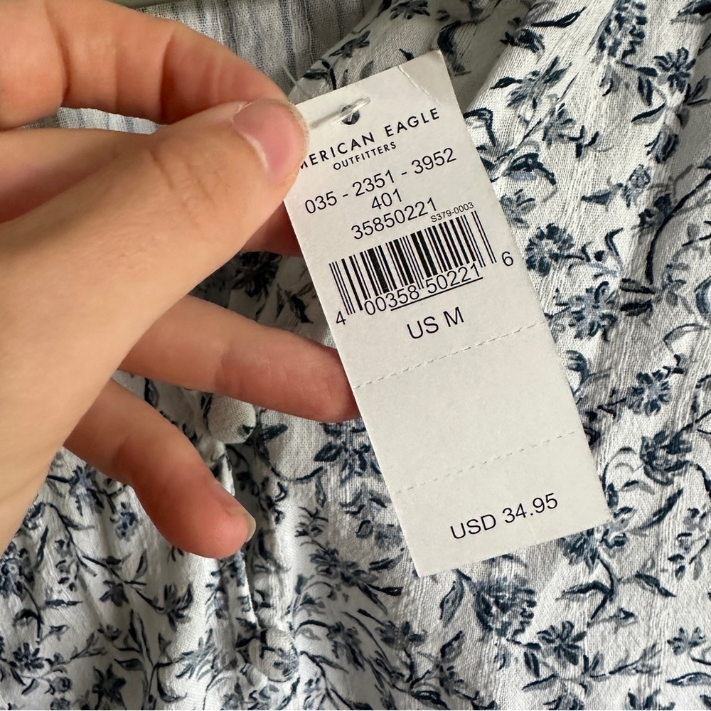 NWT American Eagle Outfitters Blue and White Floral Crop Top Medium - Picture 3 of 12